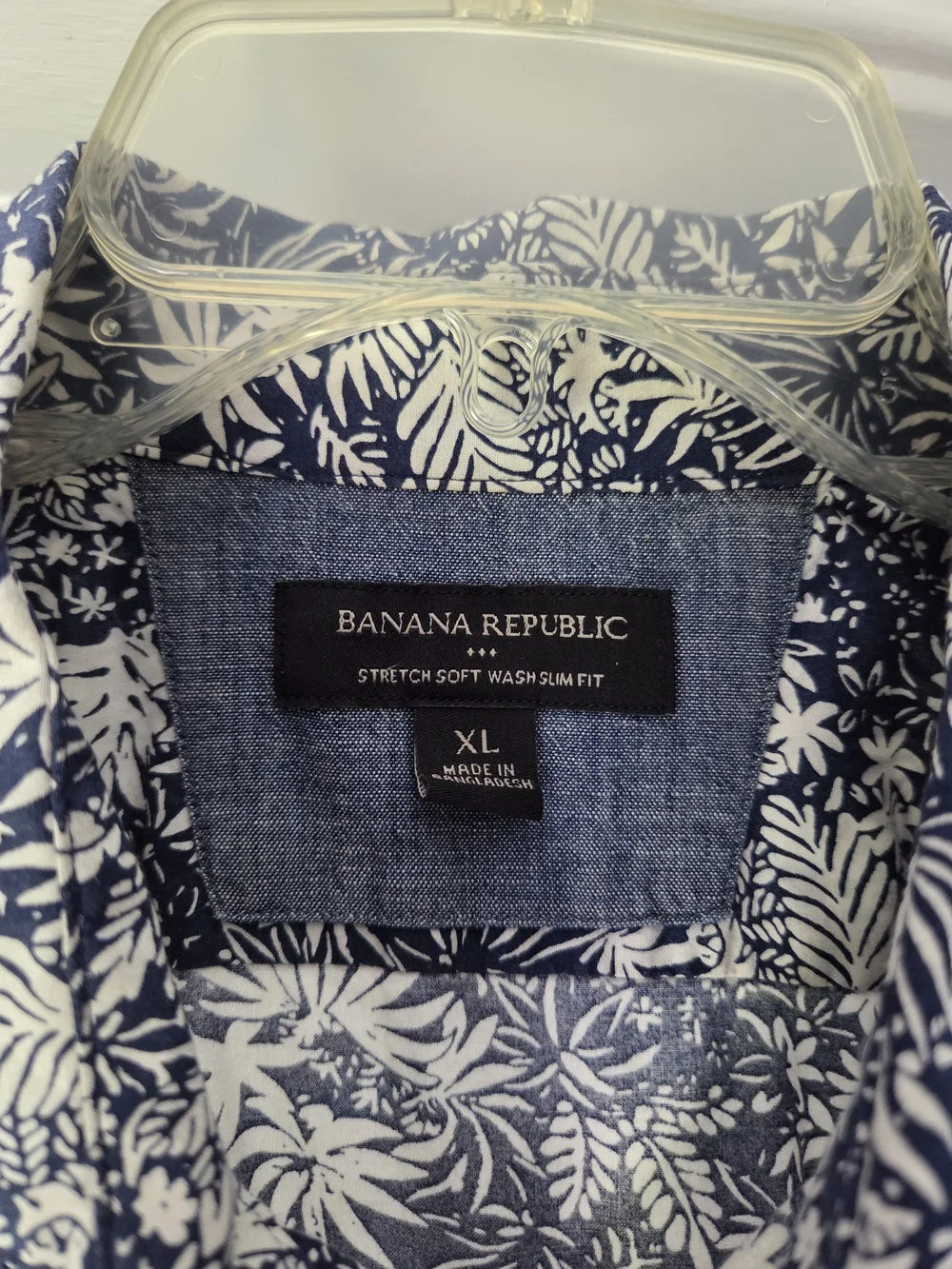 Banana Republic Navy & White Floral Short-Sleeve Button-Down Shirt